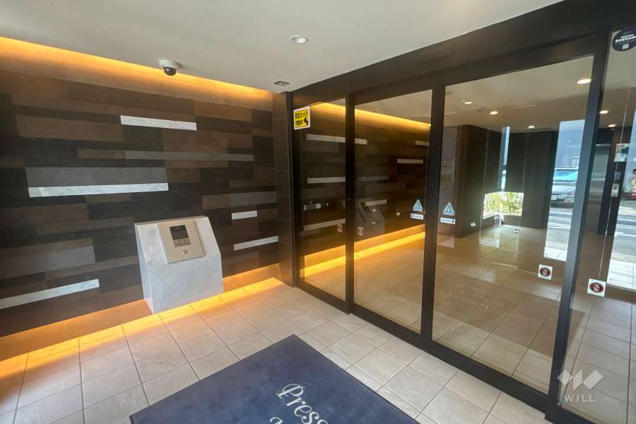 エントランスはオートロック付きです。