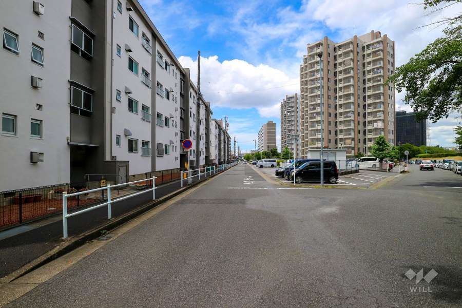 敷地北側の前面道路（東側から）