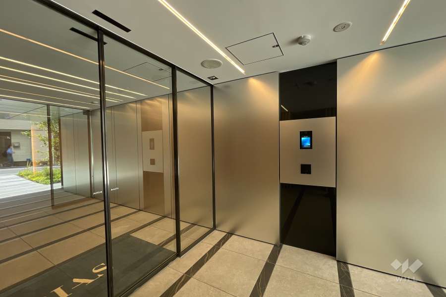 エントランスはオートロック付きです。