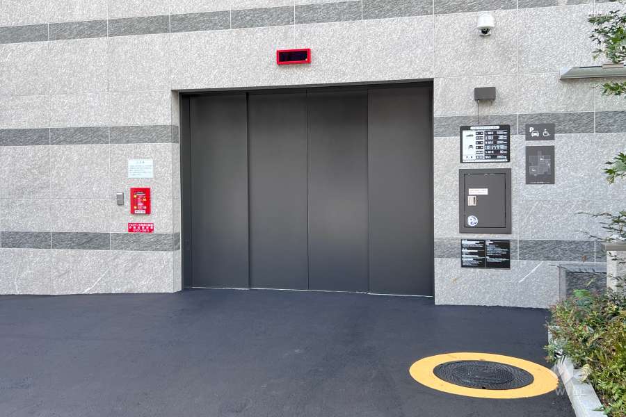 駐車場の出入り口（ゲート付き）