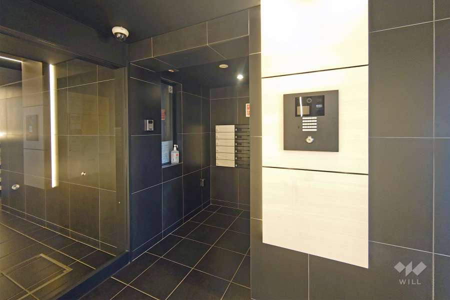 エントランスはオートロック付きです。