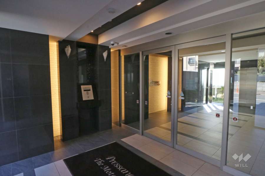 エントランスはオートロック付きです。