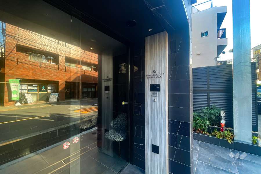 エントランスはオートロック付きです。