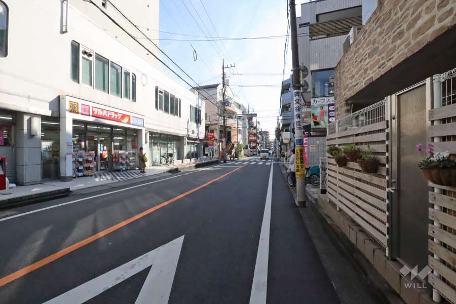 敷地西側の前面道路　