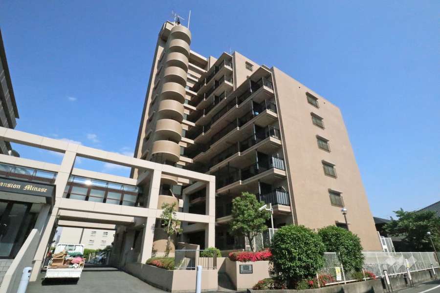 ライオンズマンション水無瀬弐番館の外観（南東側から）