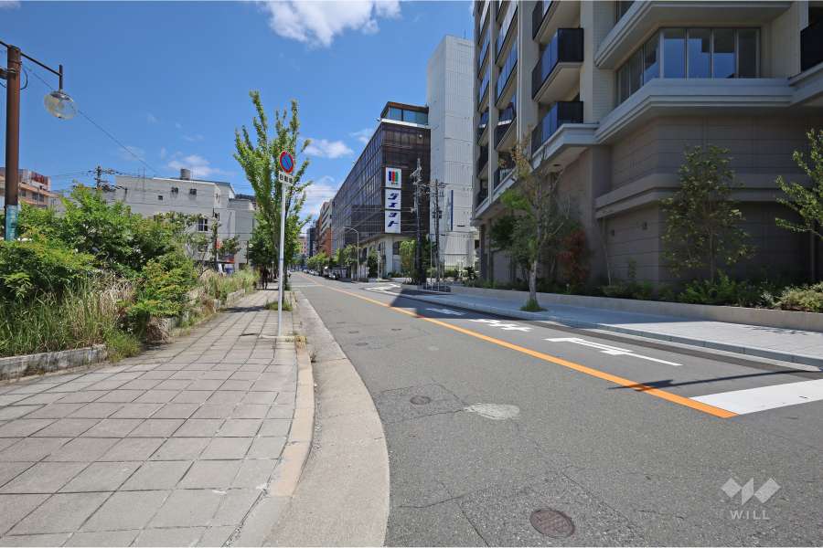 敷地北側の前面道路