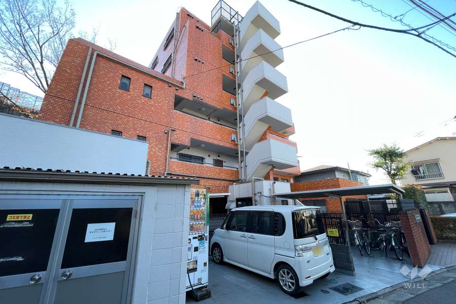 ニックハイム千歳烏山の外観（北東側から）