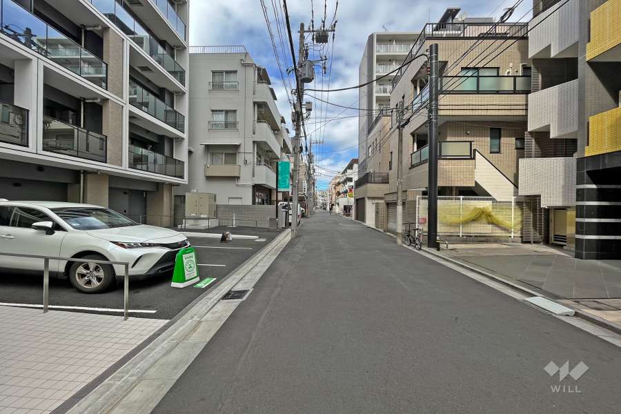 敷地の東側前面道路（南側から）