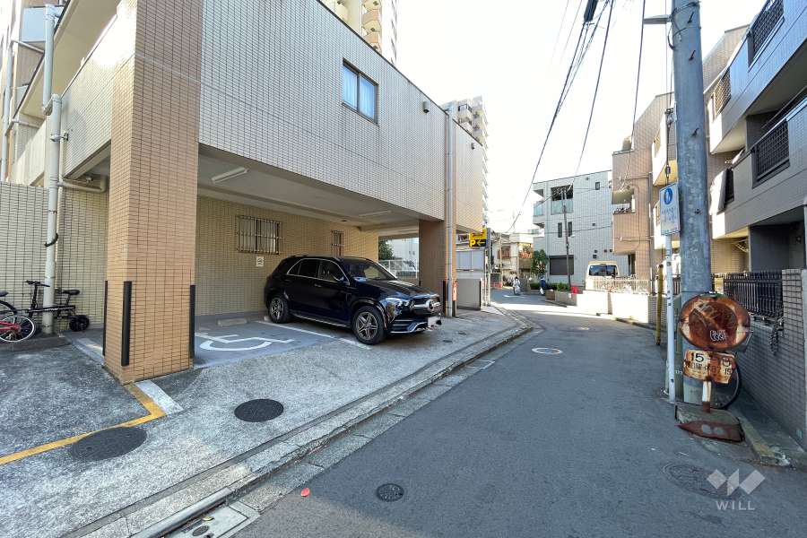 敷地の北側前面道路（東側から）