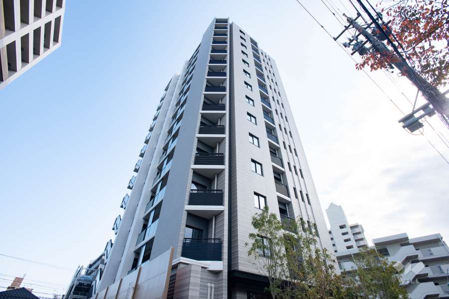 プラウド金山エアリーコートの外観（北西側から）