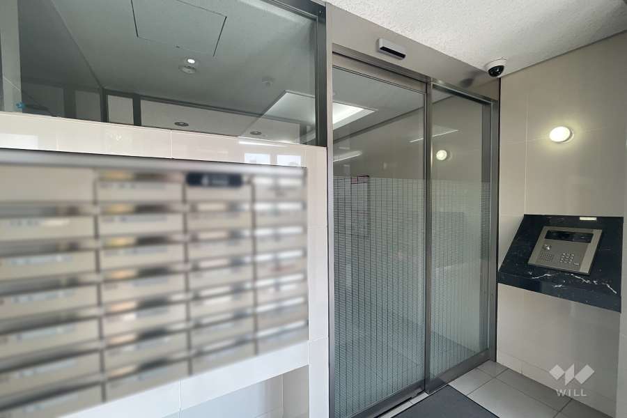 エントランスはオートロック付きです。