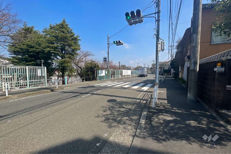 敷地北側の前面道路