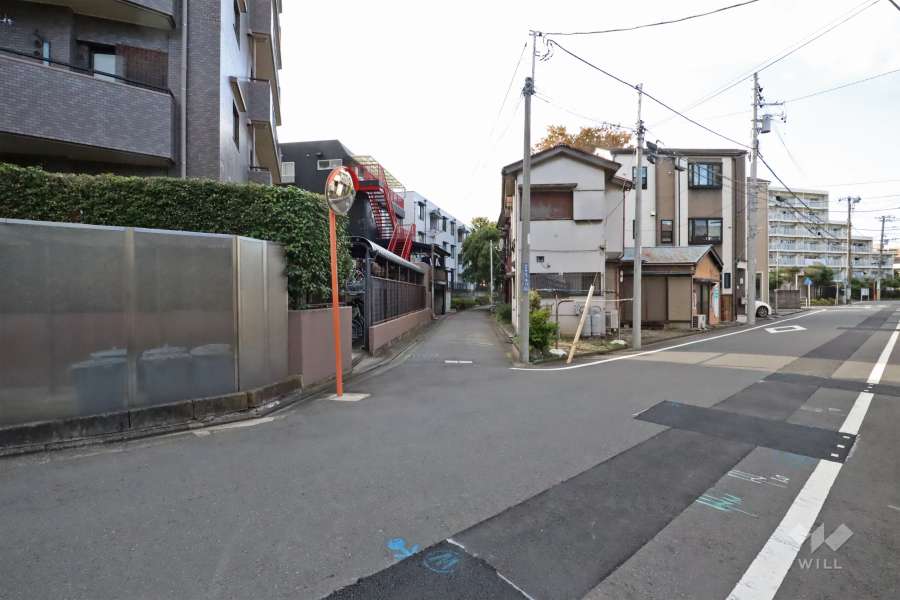 敷地北側の前面道路(東側から)