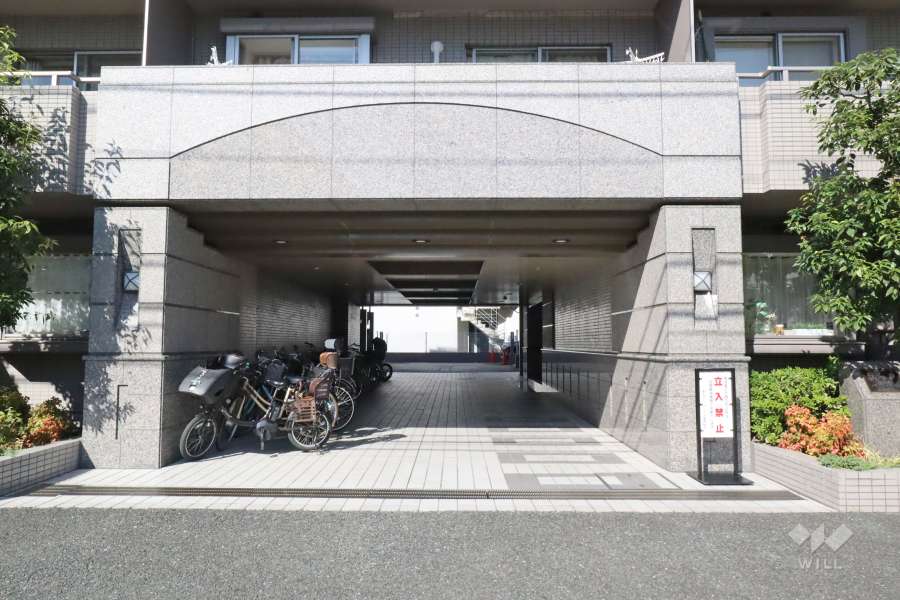 敷地入り口