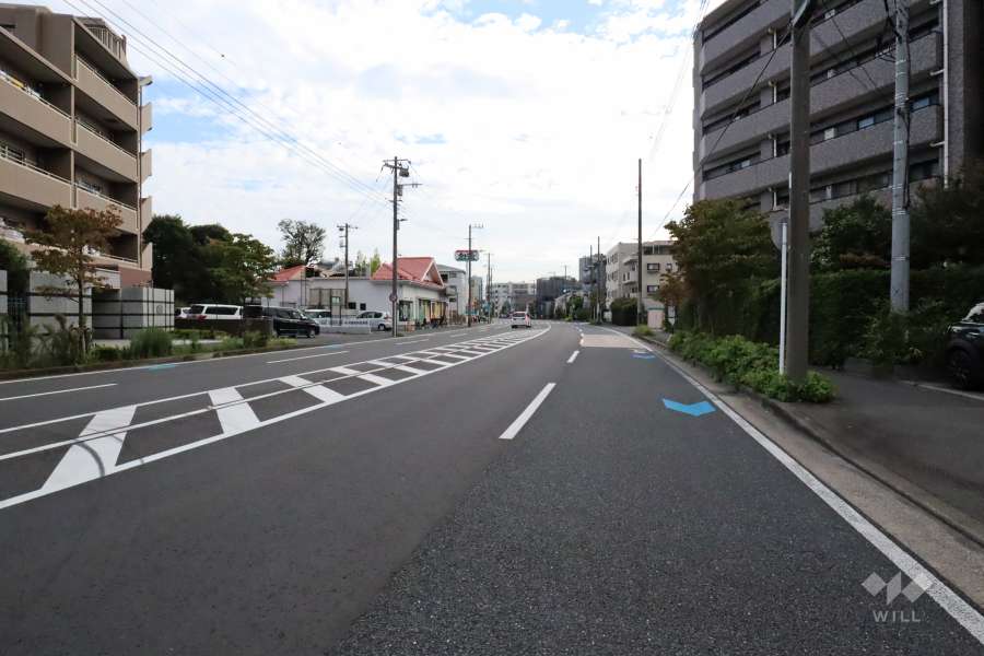 敷地東側の前面道路