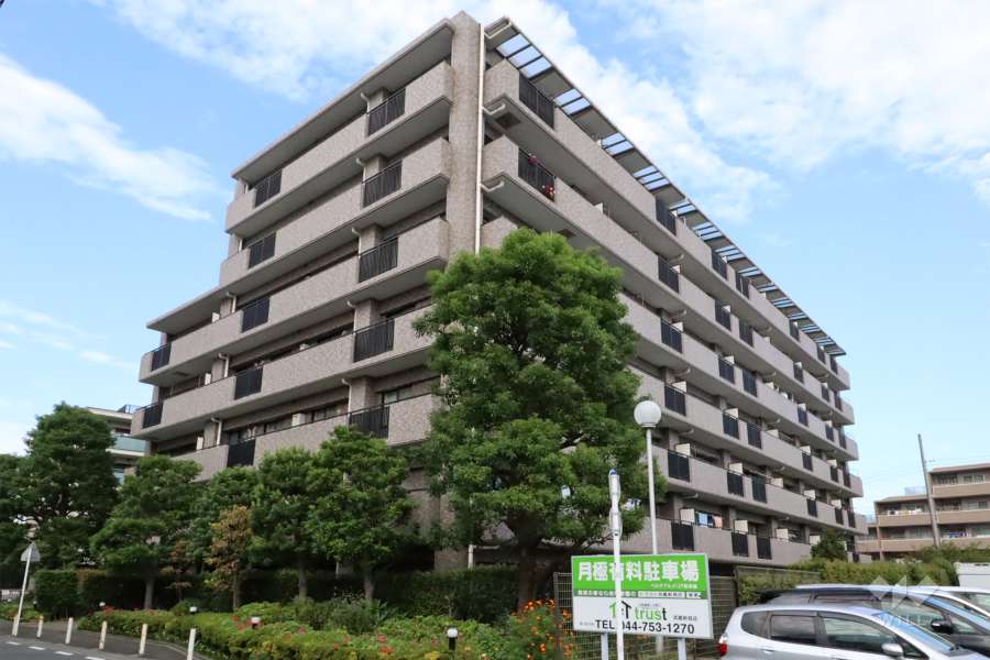 溝の口東パークホームズの外観（南西側から）