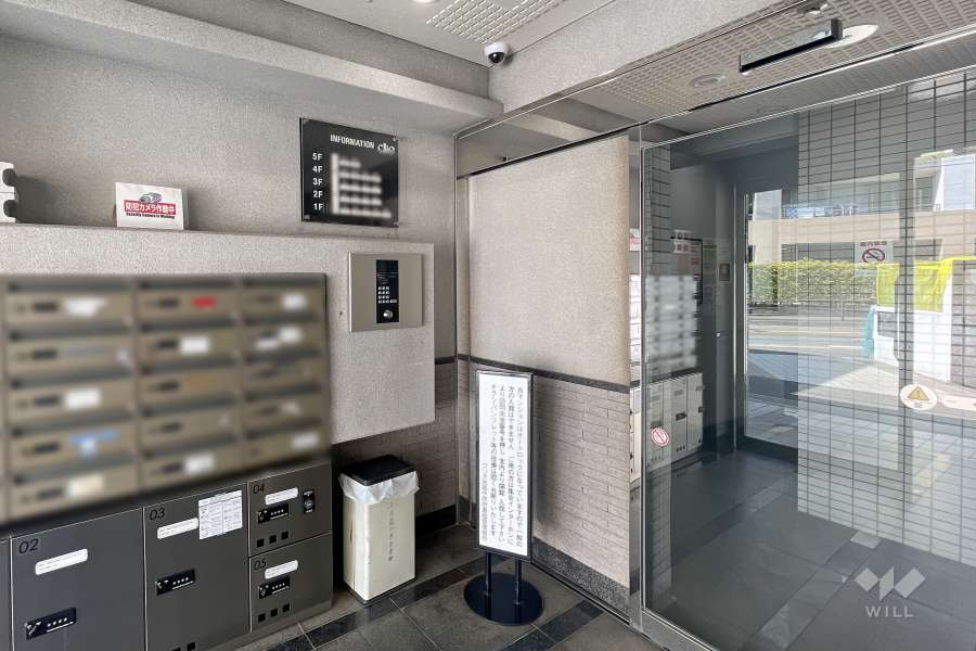 エントランスはオートロック付きです。