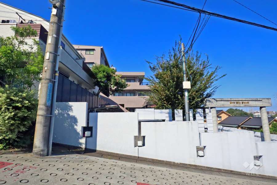 ライオンズヒルズ日吉の外観（南東側から）