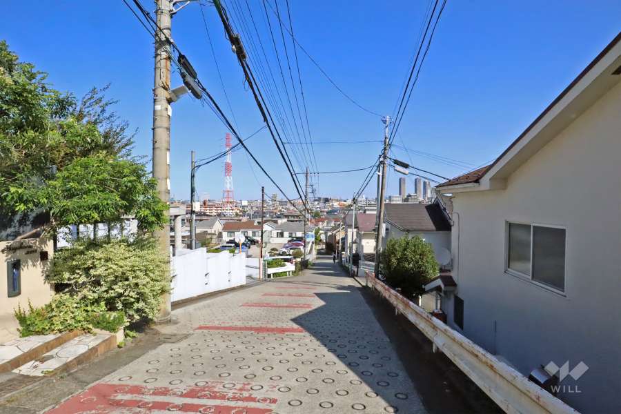 敷地東側前面道路(南側から)