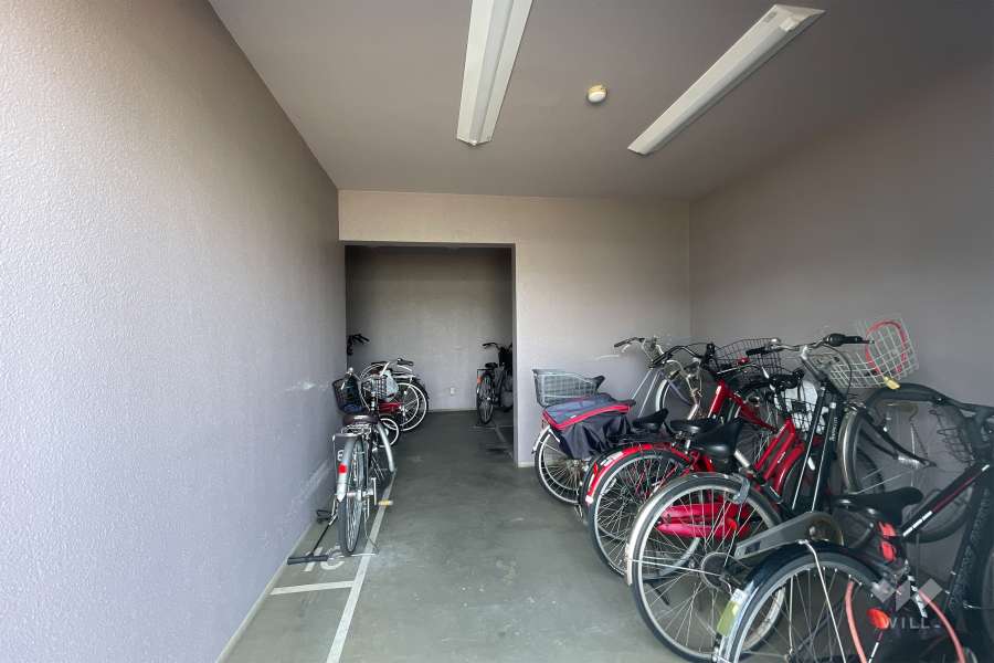 屋内に設けられた駐輪場