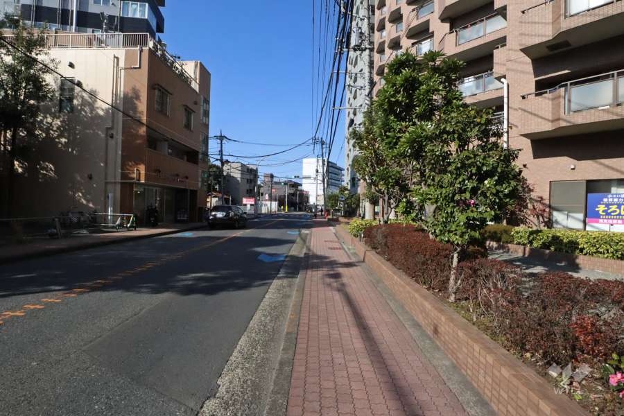 敷地南西側の前面道路