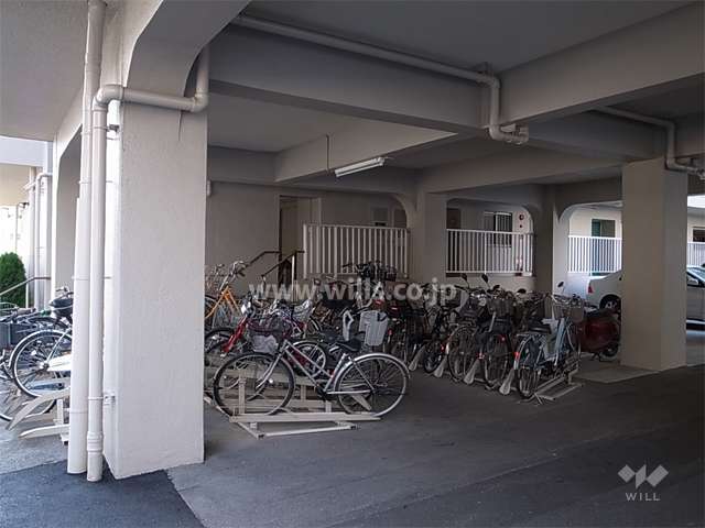 ピロティ部分にある駐輪場