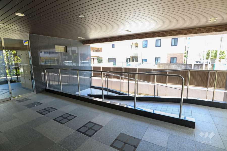 エントランス　スロープ