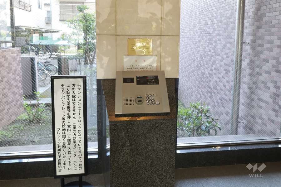 エントランスはオートロック付きです。　