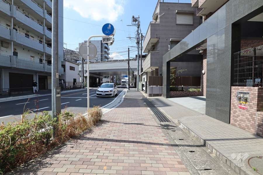 敷地南側の前面道路　