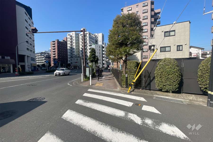敷地南側の前面道路