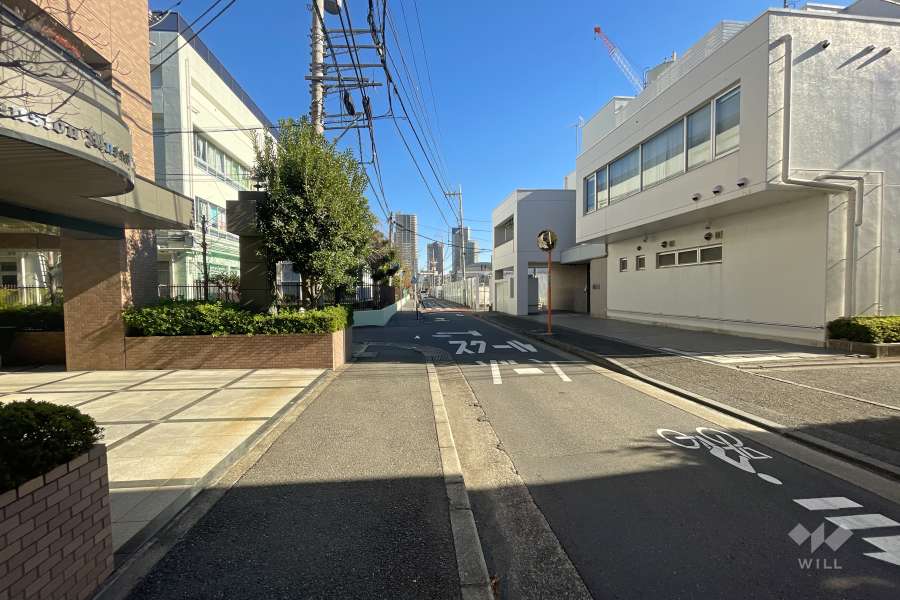 敷地南側の前面道路