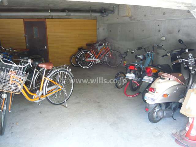 駐輪場とバイク置場