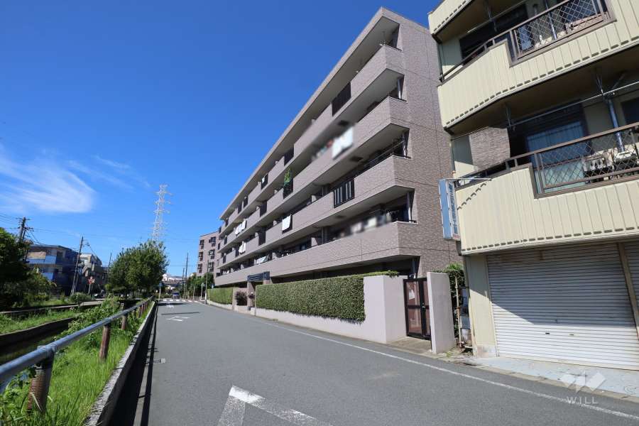 武蔵中原パークホームズの外観（南東側から）