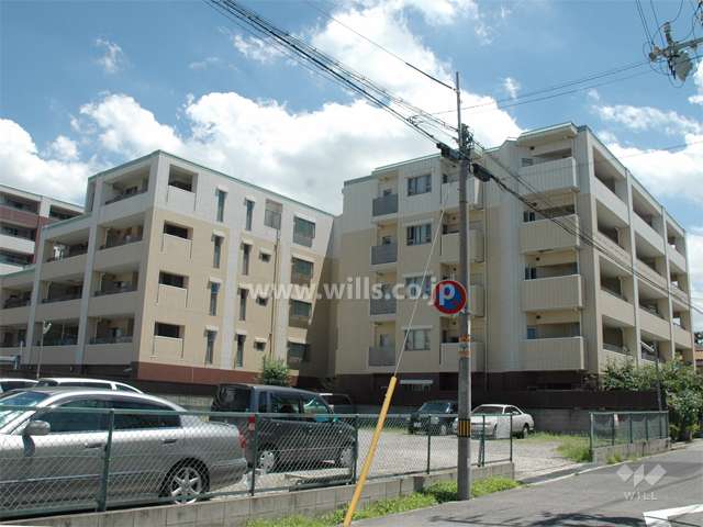 周辺は区画の整った住宅地です。