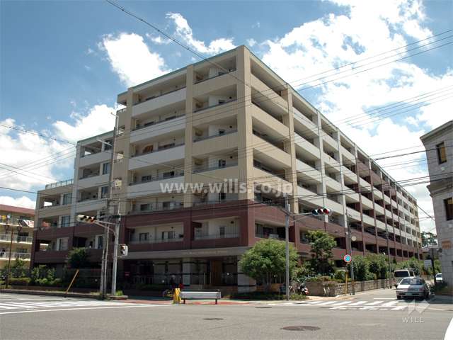 ライオンズマンション甲子園口ラルジュ弐番館の外観（南西側から）