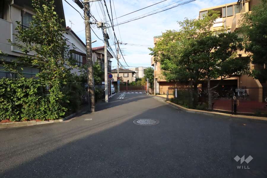 敷地北西側の前面道路