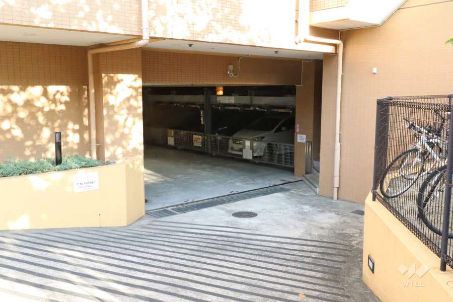 敷地内駐車場（屋内機械式）