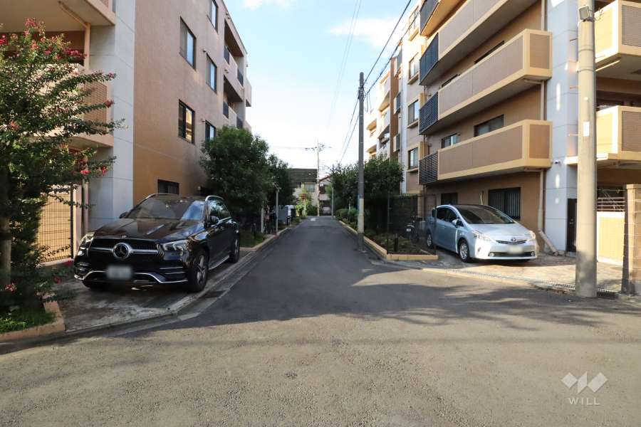 敷地東側の前面道路