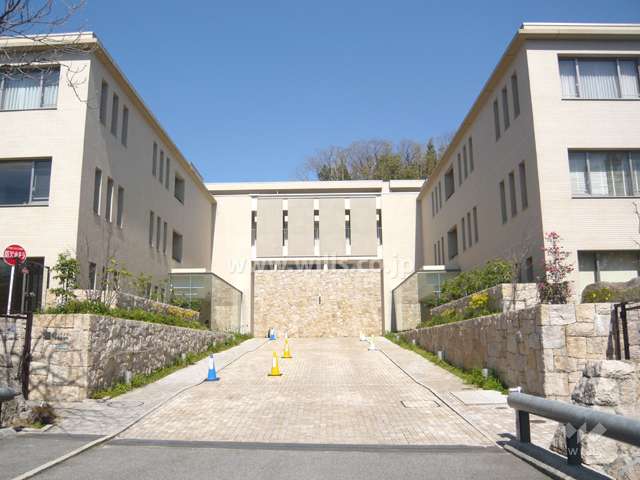 グランドメゾン苦楽園桜町の出入り口