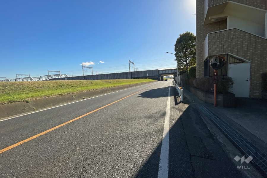 敷地東側の前面道路