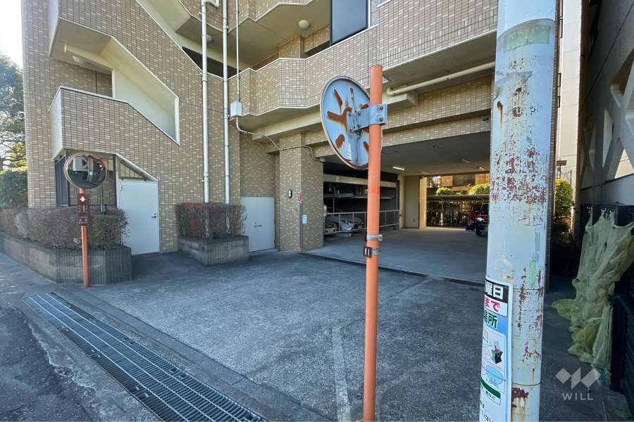 駐車場の出入り口