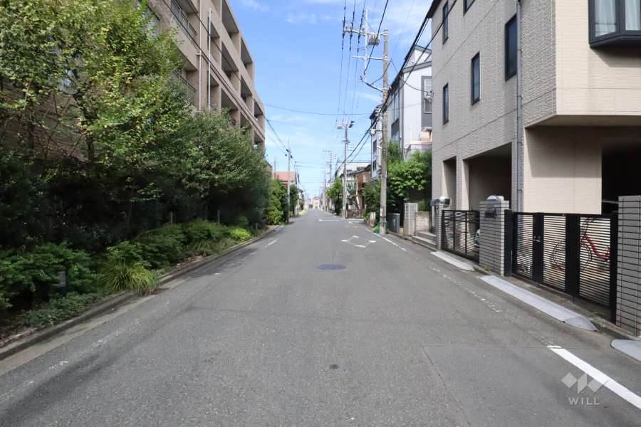 敷地東側の前面道路