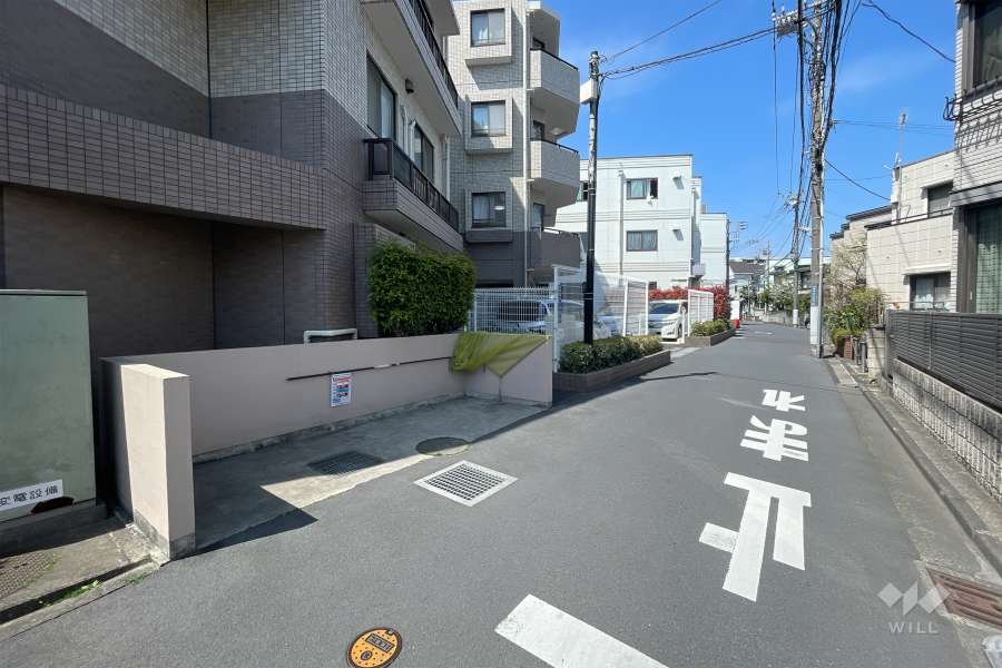 敷地北東側の前面道路