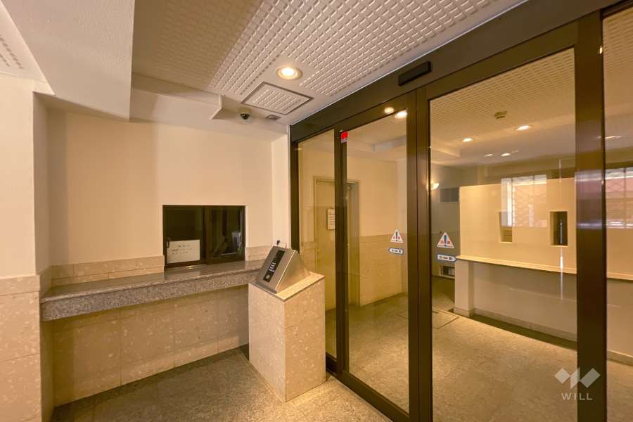 エントランスはオートロック付きです。