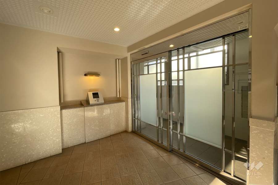 エントランスはオートロック付きです。