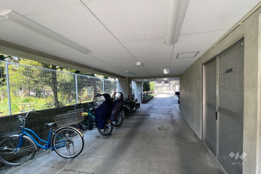 屋内に設けられた駐輪場