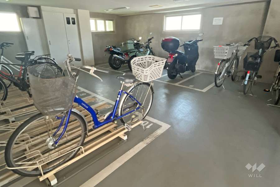 駐輪場とバイク置場