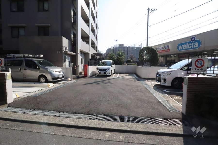 敷地内駐車場（屋外機械式と屋外平面式）　