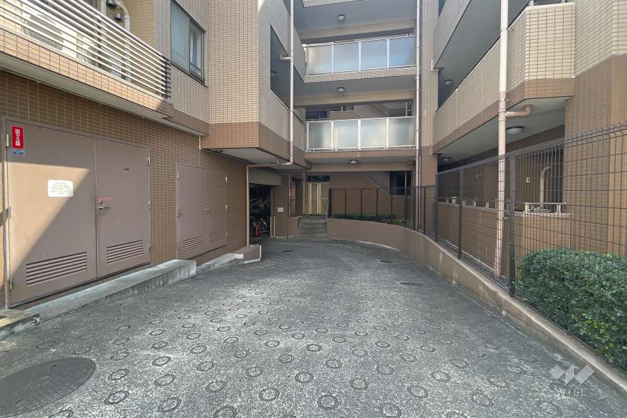 駐車場の出入り口　