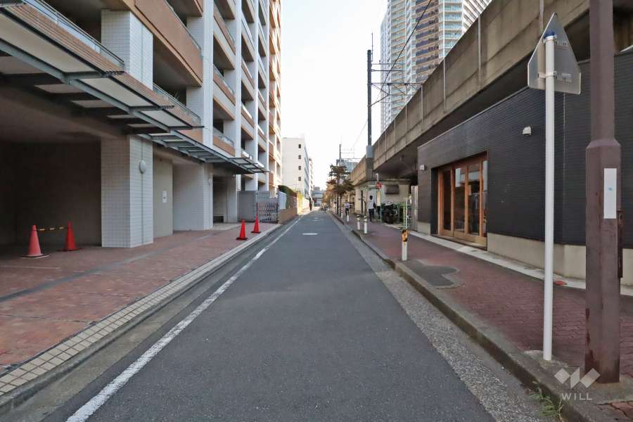 マンションの南側道路